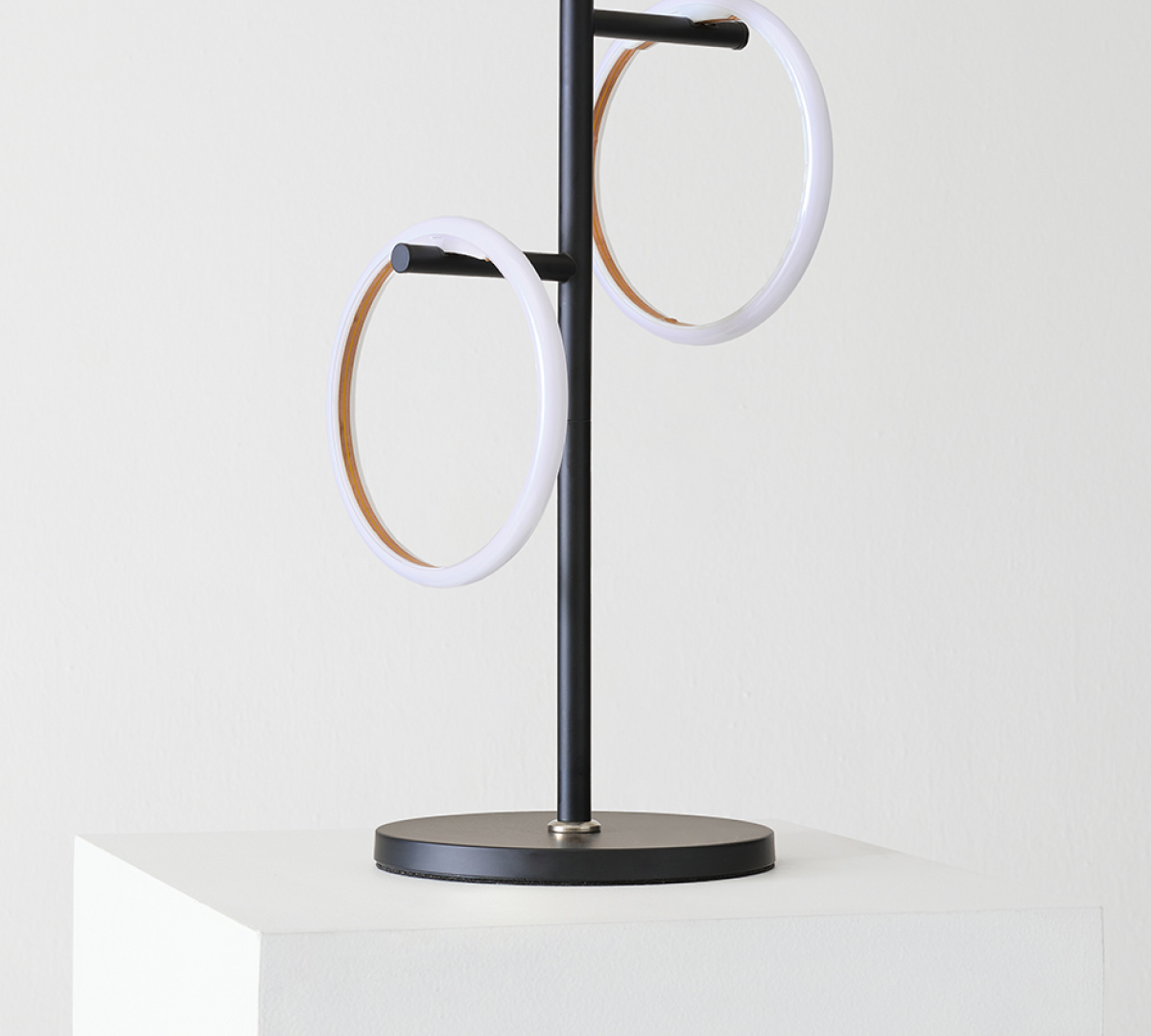 Saturn RGB Table Lamp