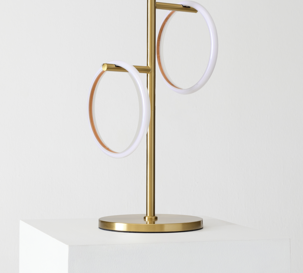 Saturn Table Lamp