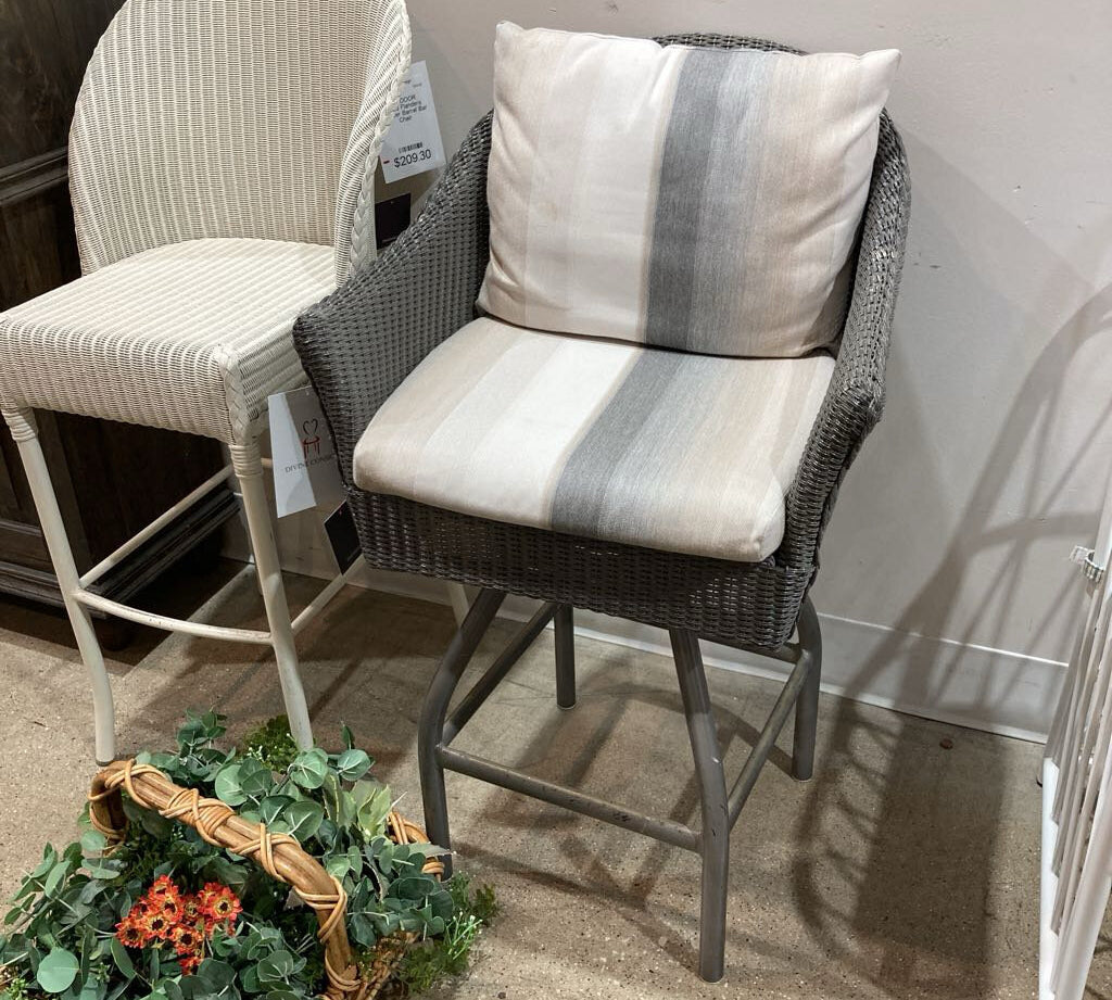 Lloyd Flanders All Seasons Swivel Bar Stool w/ Padded Seat OUTDOOR 27w24.5d42.5h