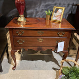 Hickory Chair Queen Anne Mahogany Lowboy DRESSERS/CHESTS 35w20d30h