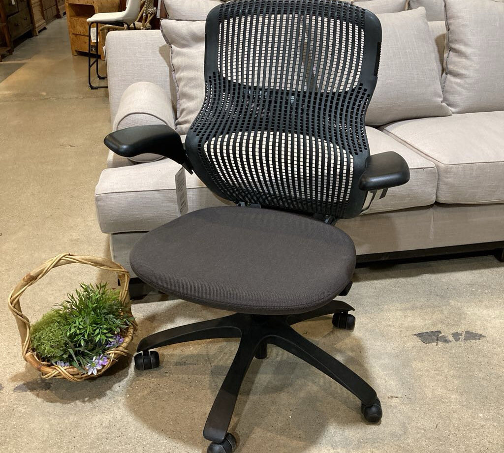 Knoll Generation Ergonomic Task Chair OFFICE CHAIRS Gray/Black 28.5w26d40h