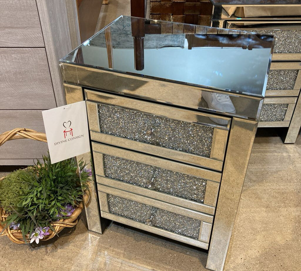 Nissy Mirrored 3-Drawer NIGHTSTAND 17w13.5d24h