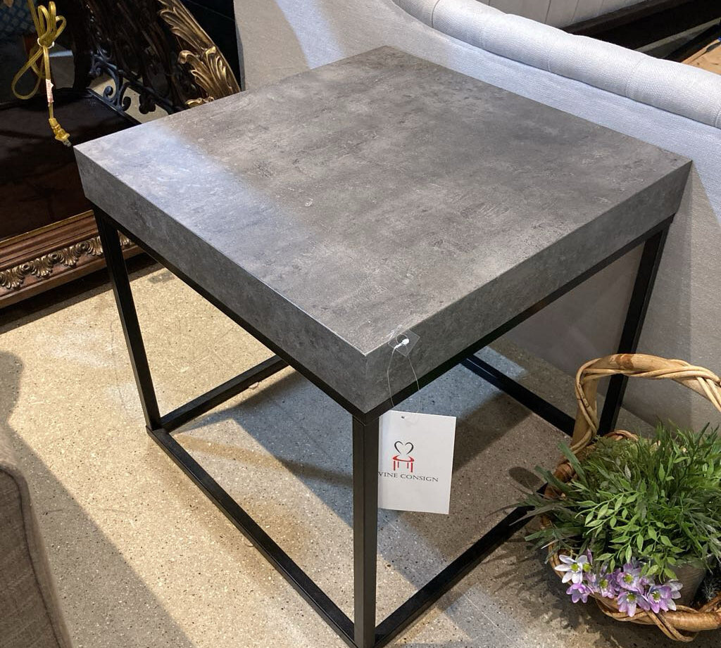 Petra Square Concrete END/SIDE TABLE 22w22d21h