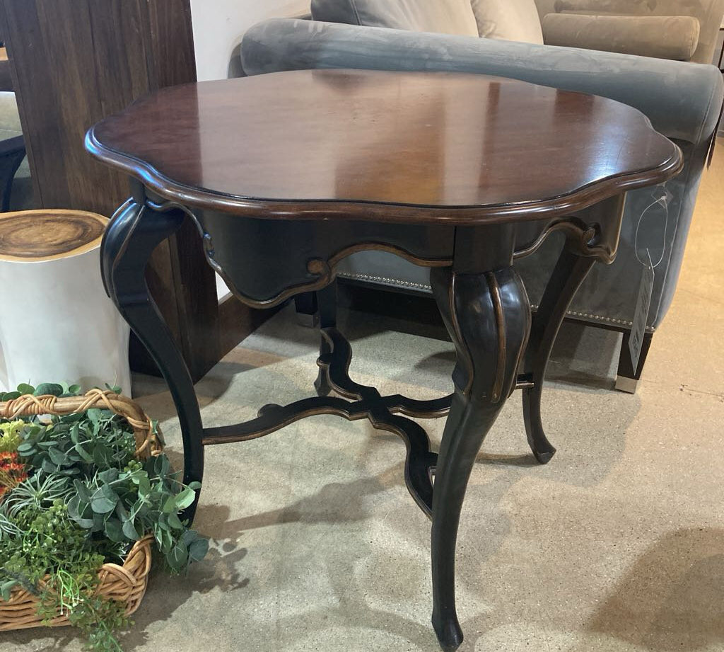 Scalloped Occasional Table FURNITURE 36d30h