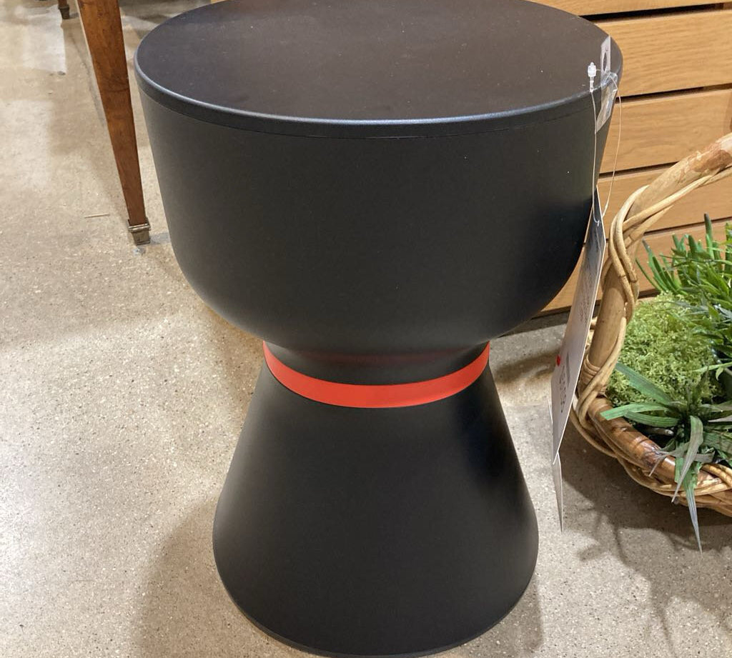 Paheko Side Table OUTDOOR Black/Red 12d18h