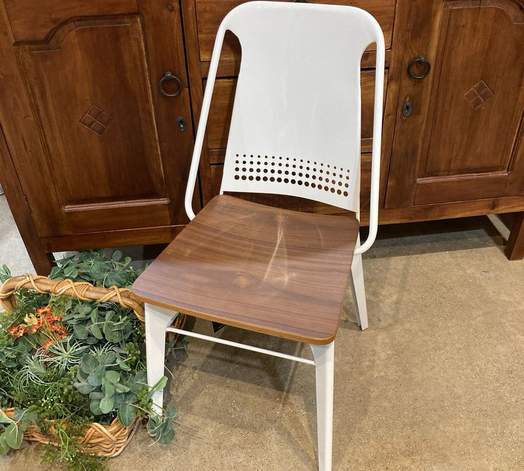 Scout Chair OUTDOOR White 17w17d33h
