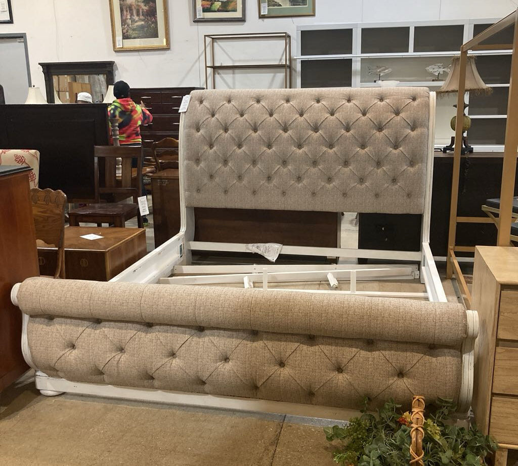 Liberty Furniture Magnolia Manor Antique White And Weathered Bark King Upholstered Sleigh Bed BEDS 82w105d60h