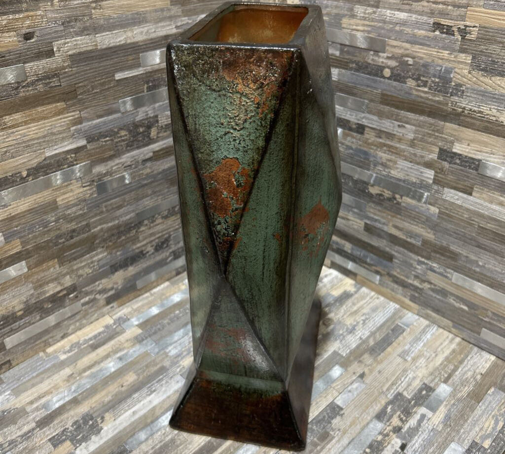Rustic Geometric Vase ACCESSORIES 10w6d16h