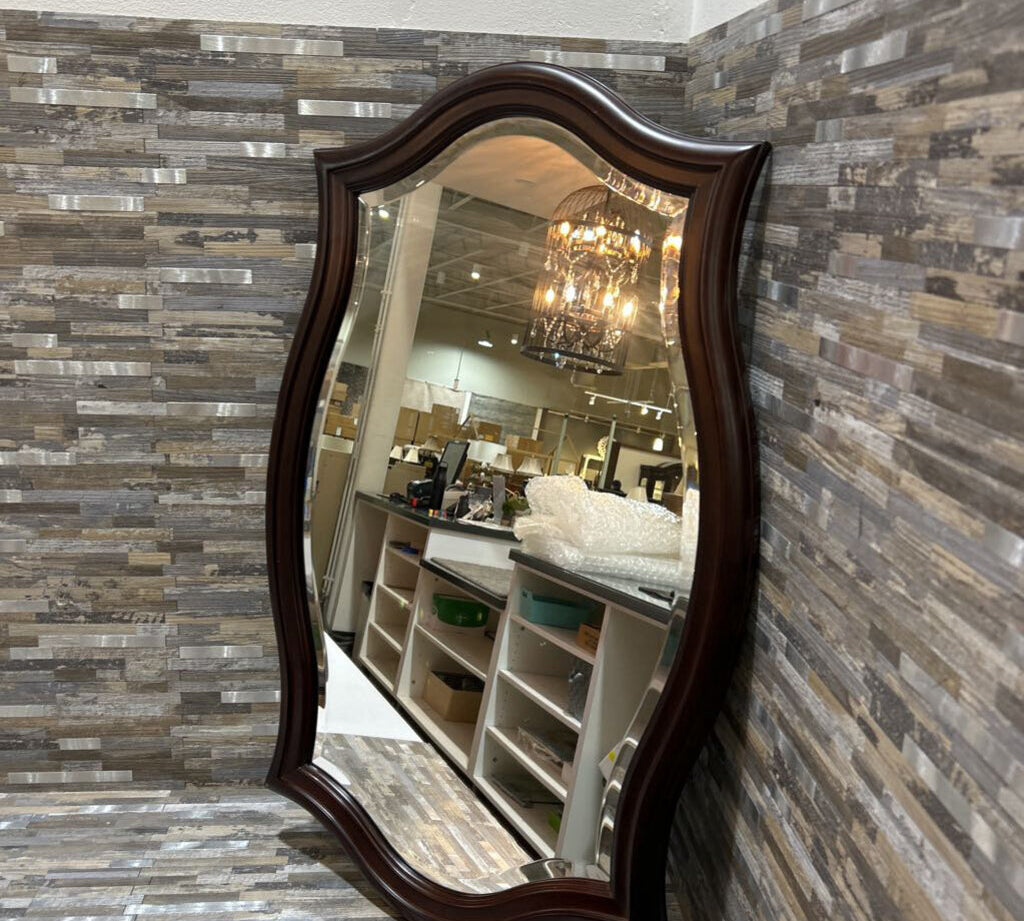 Bombay Co. Traditional Scalloped Wall Mirror MIRRORS 19x34