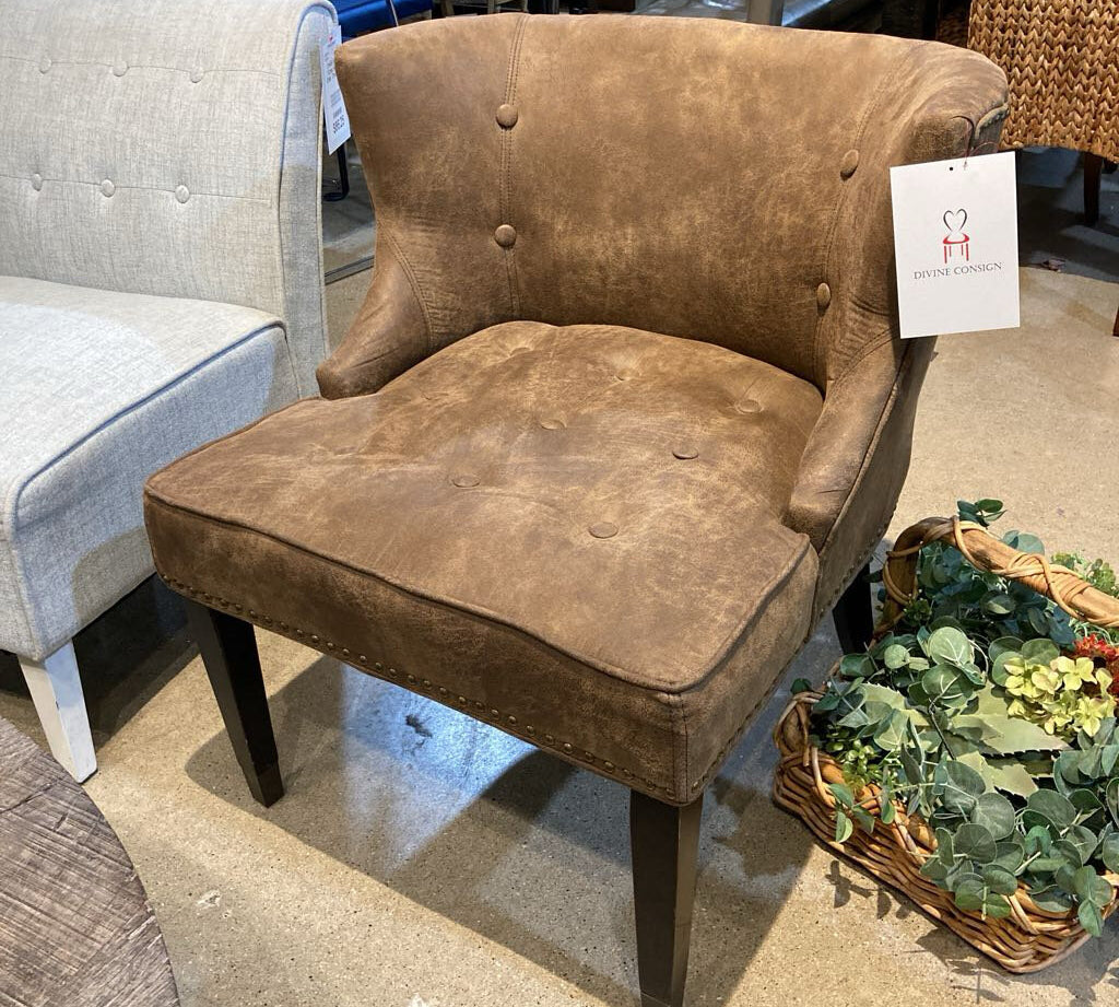 Curved Back Tufted CHAIR Mocha 28Wx26Dx30H