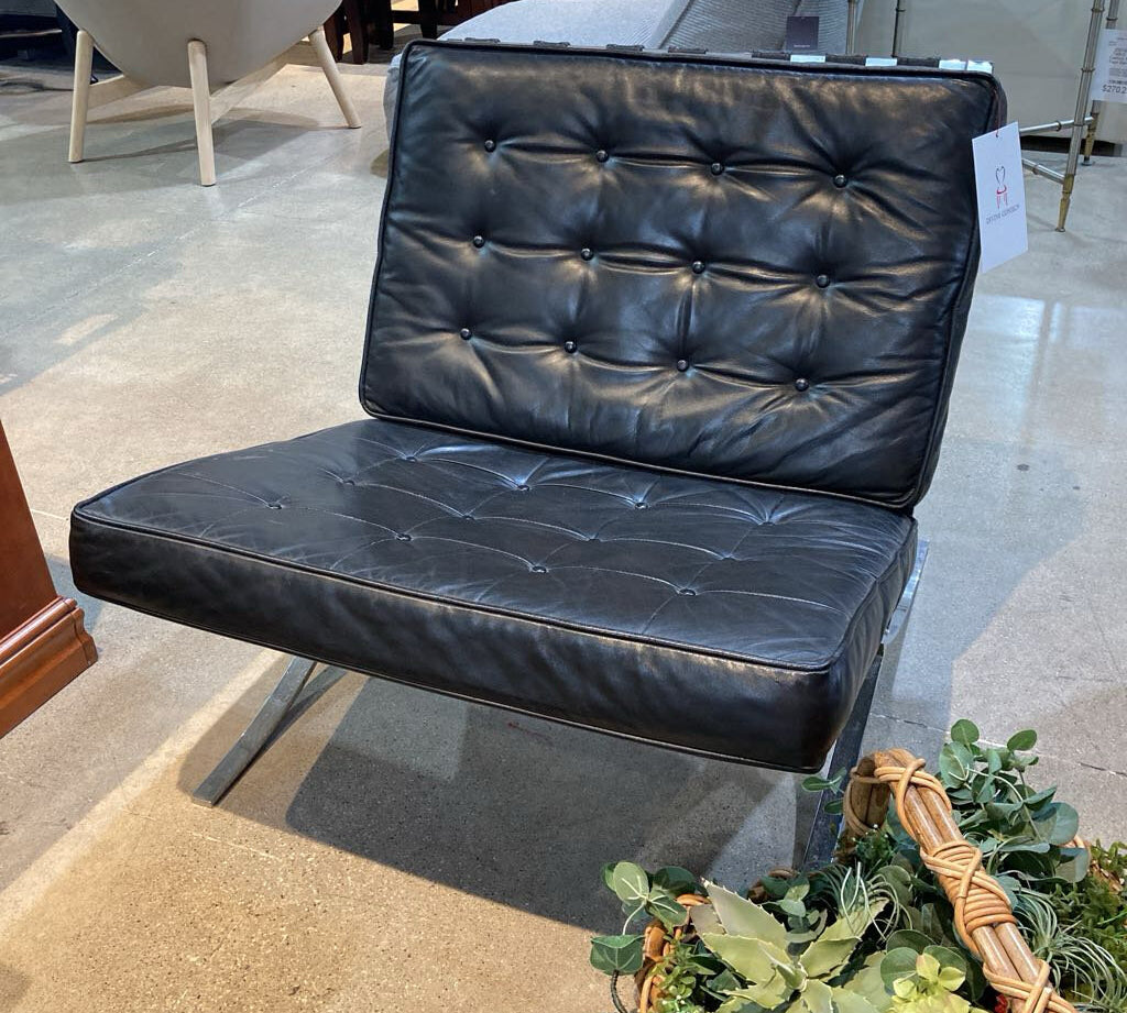 Barcelona Chair LOUNGE CHAIRS Black 31w33d29h