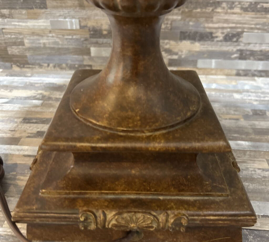 Traditional Open Cage Metal TABLE LAMP 18d32h