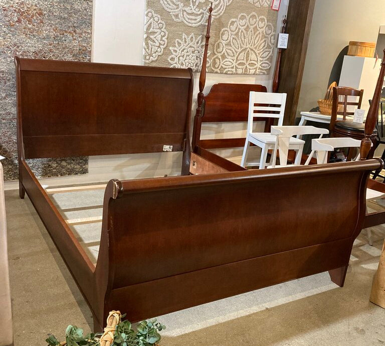 Traditional French Queen Sleigh Bed BEDS 62w88d45h