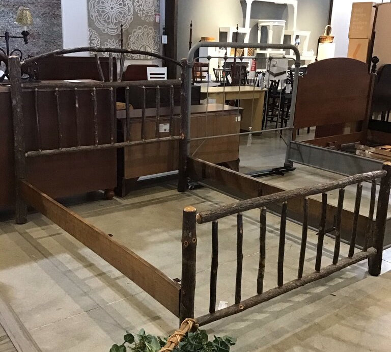 Hickory Traditional Lodge Queen Bed BEDS 64w86d55h