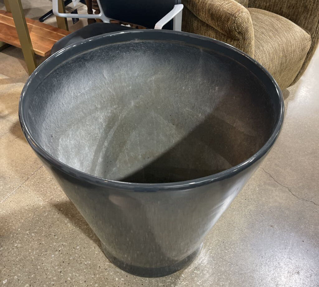 Massive High Glass Fiberglass Planter ACCESSORIES Black 28Wx28H
