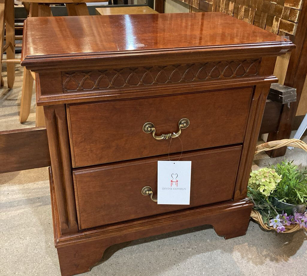 Lane Furniture Cherry 2-Drawer NIGHTSTAND 28w17d29h