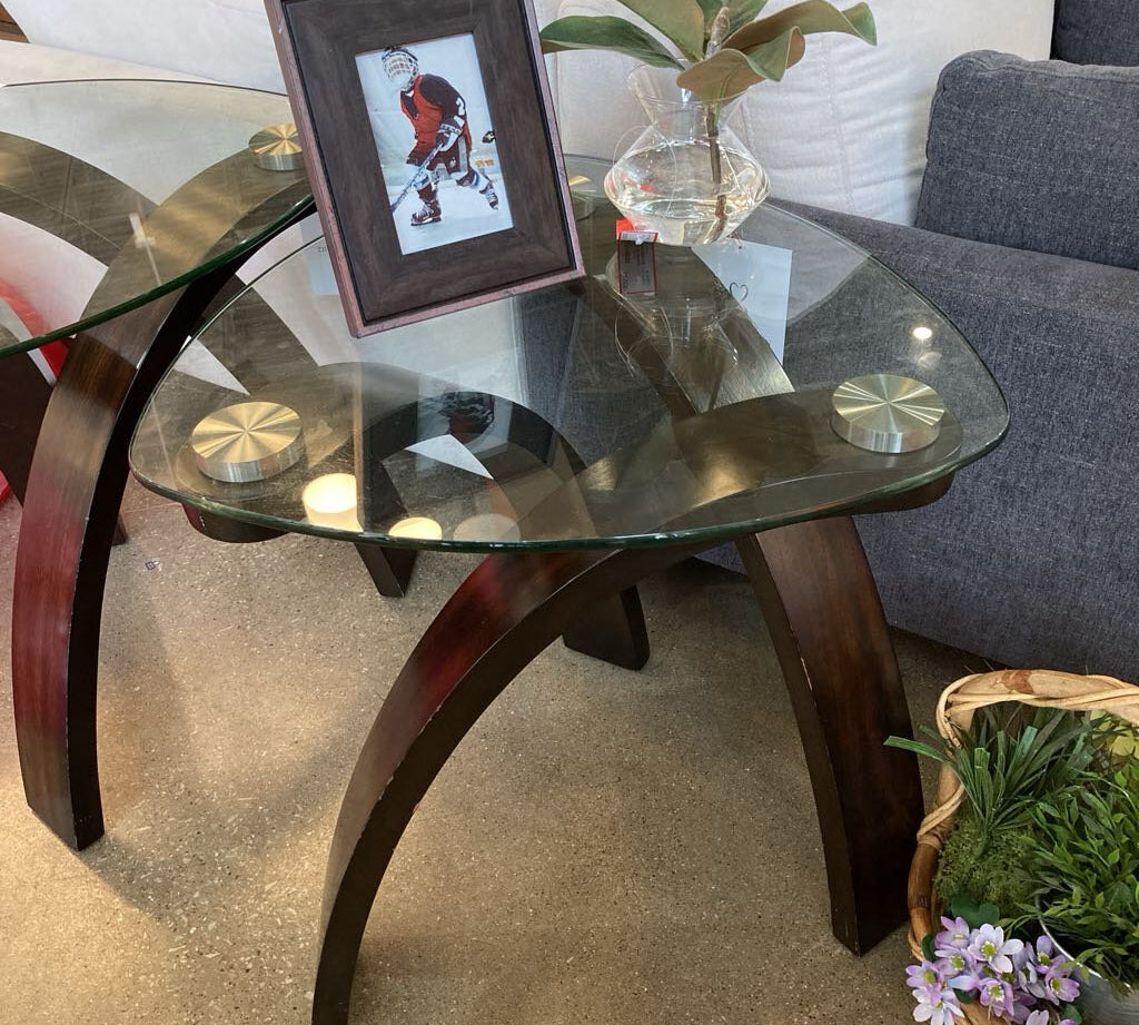 Tri-Leg Glass Top SIDE TABLE 23Wx24H