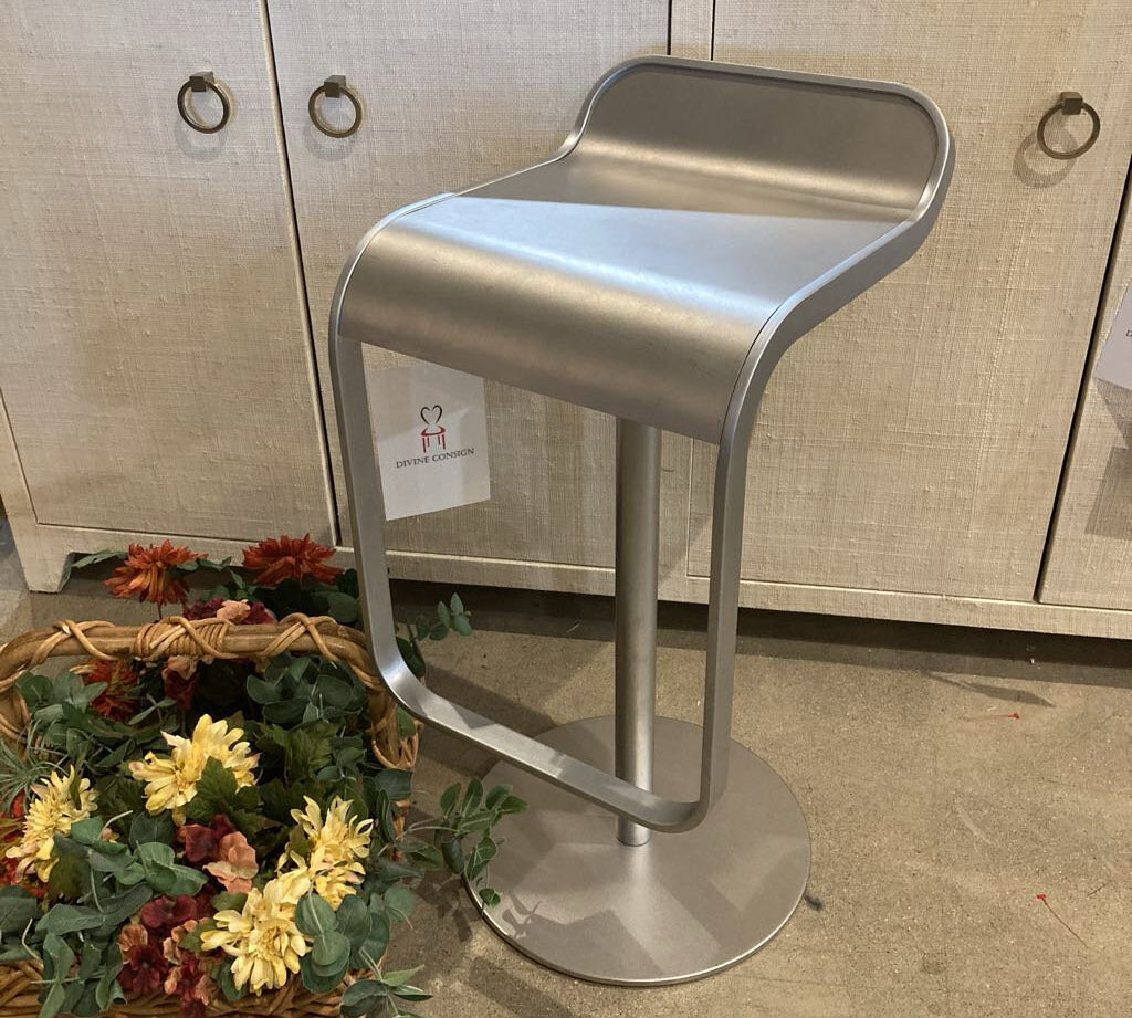 Design Within Reach Lapalma LEM Adjustable Stool BAR/COUNTER STOOL 14w16d33h