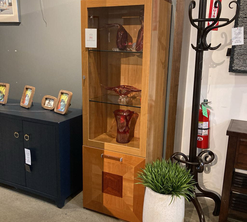 Illuminated Lacquer Curio CABINET 25w18d78h