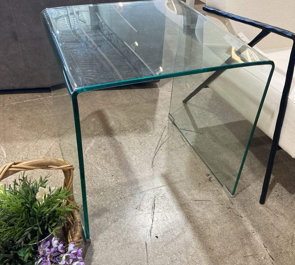 Clear Glass U-Shape END/SIDE TABLE 22w22d22.5h