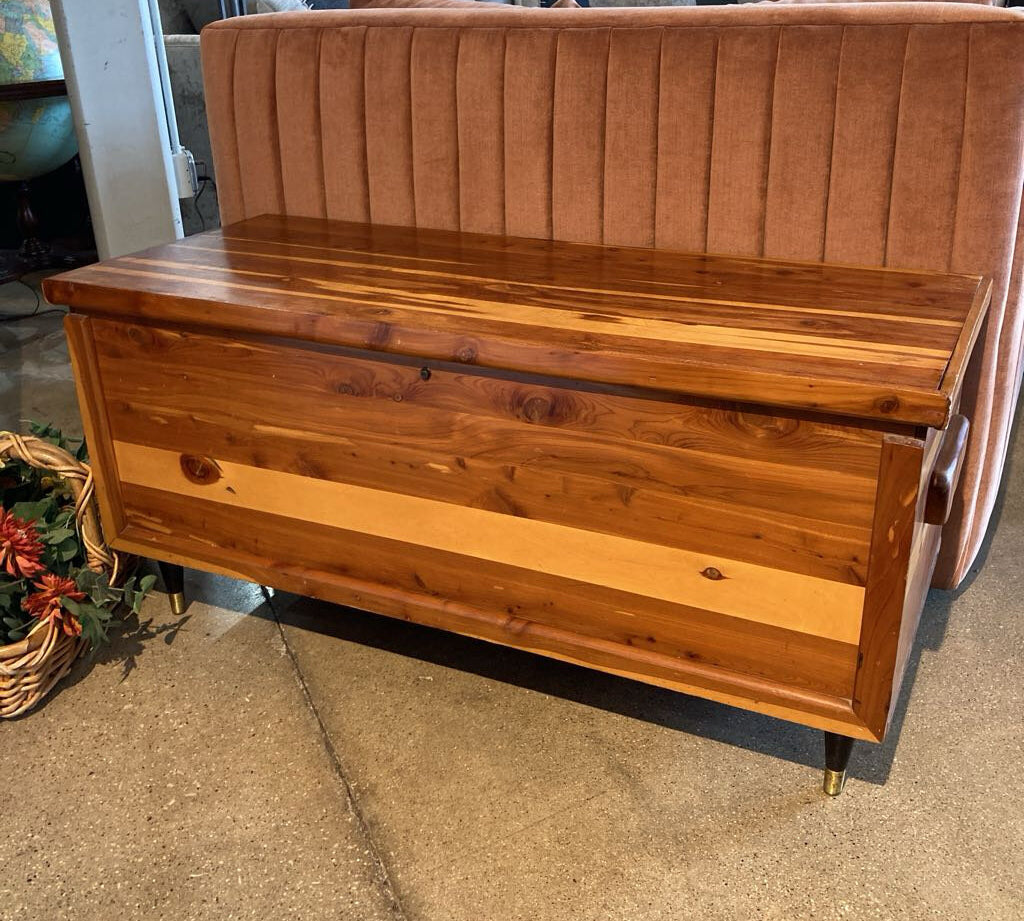 MCM Cedar Chest FURNITURE 44w18.5d20h