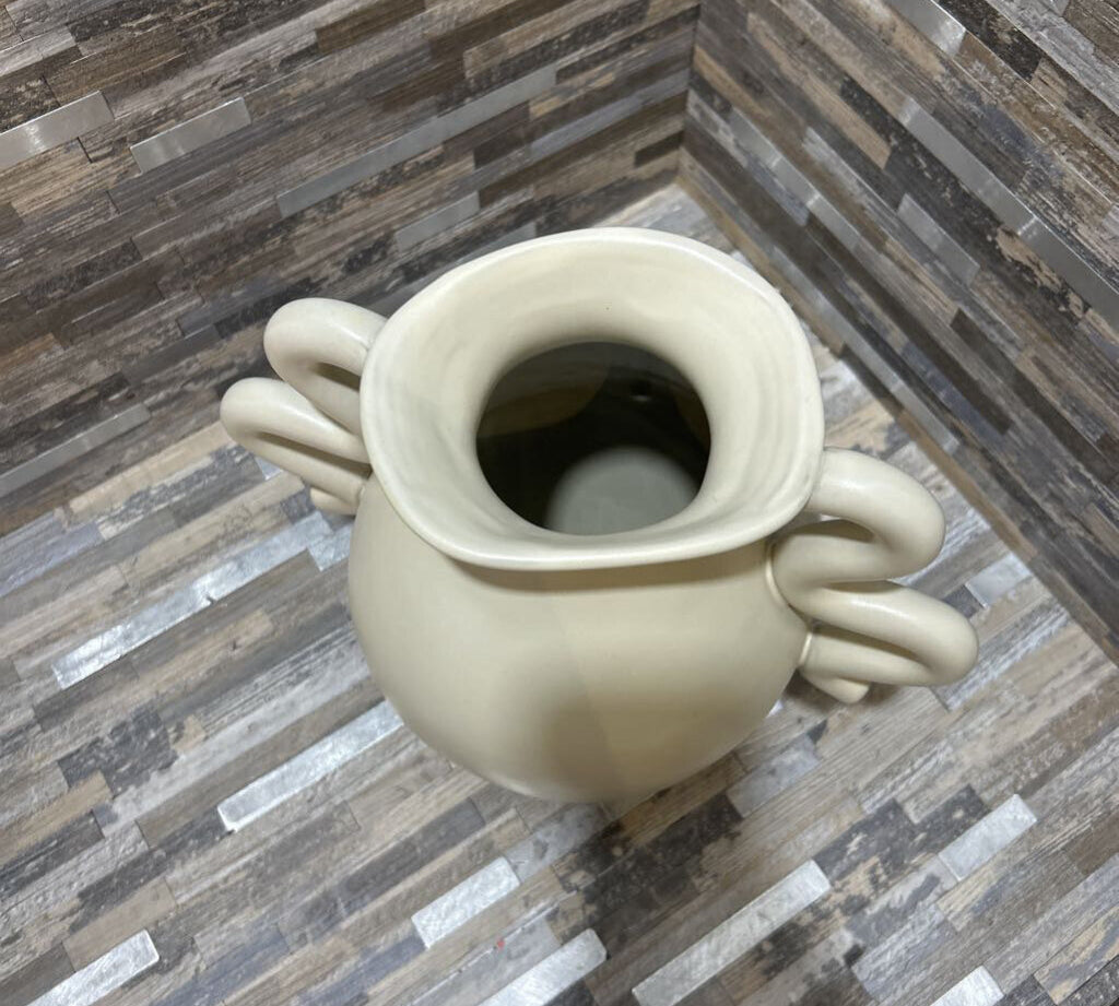 Ferm Living Verso Table Vase ACCESSORIES Cream 11w7d10.5h