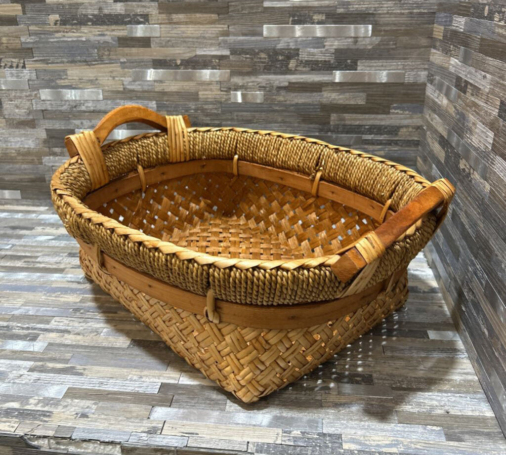 Oval Wicker Basket w/ Wooden Handles ACCESSORIES 18w13d7h