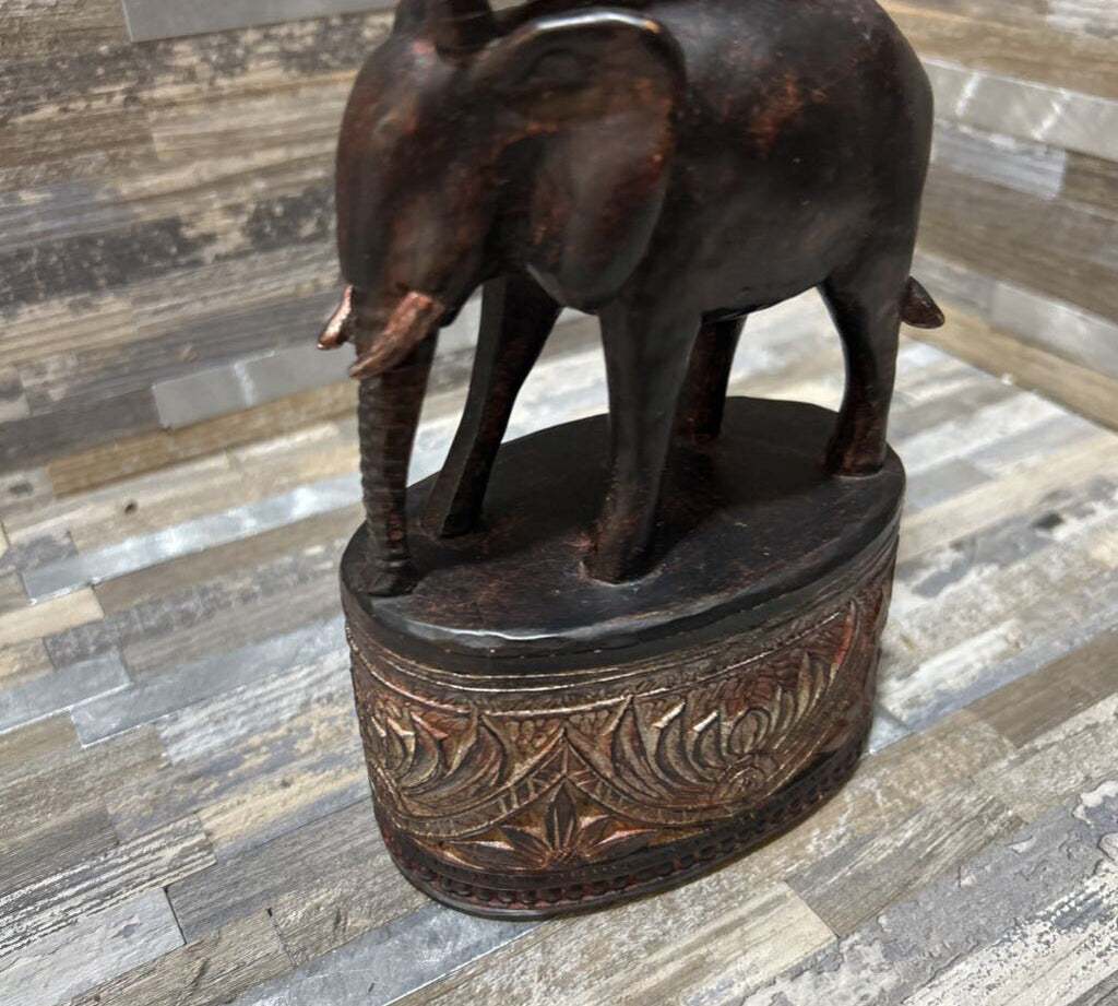Safari Animal Back Tower Sculpture ACCESSORIES 4w3d16h
