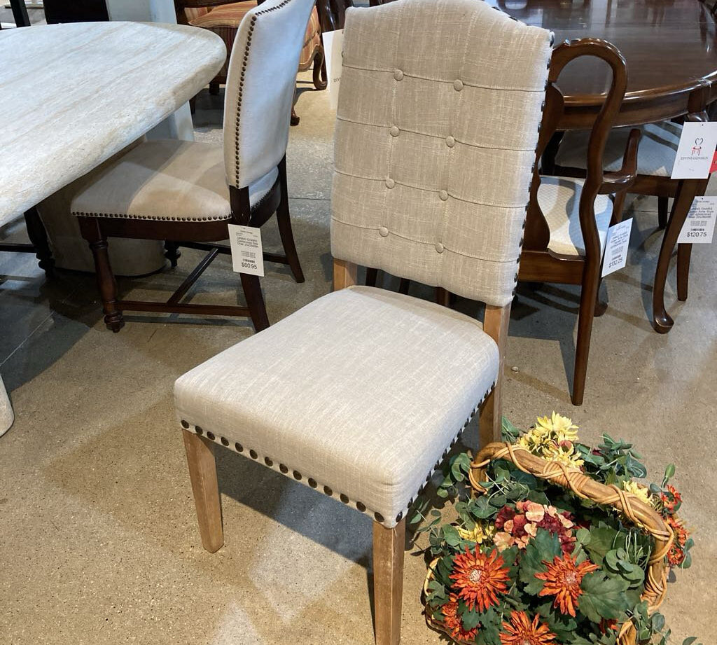 Regency Tufted CHAIR 20w21d42h