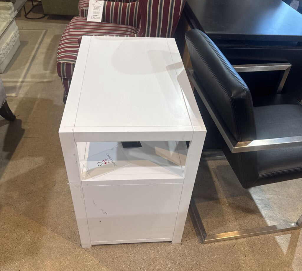 Lark 2-Drawer NIGHTSTAND White/Gold 28w17d26h