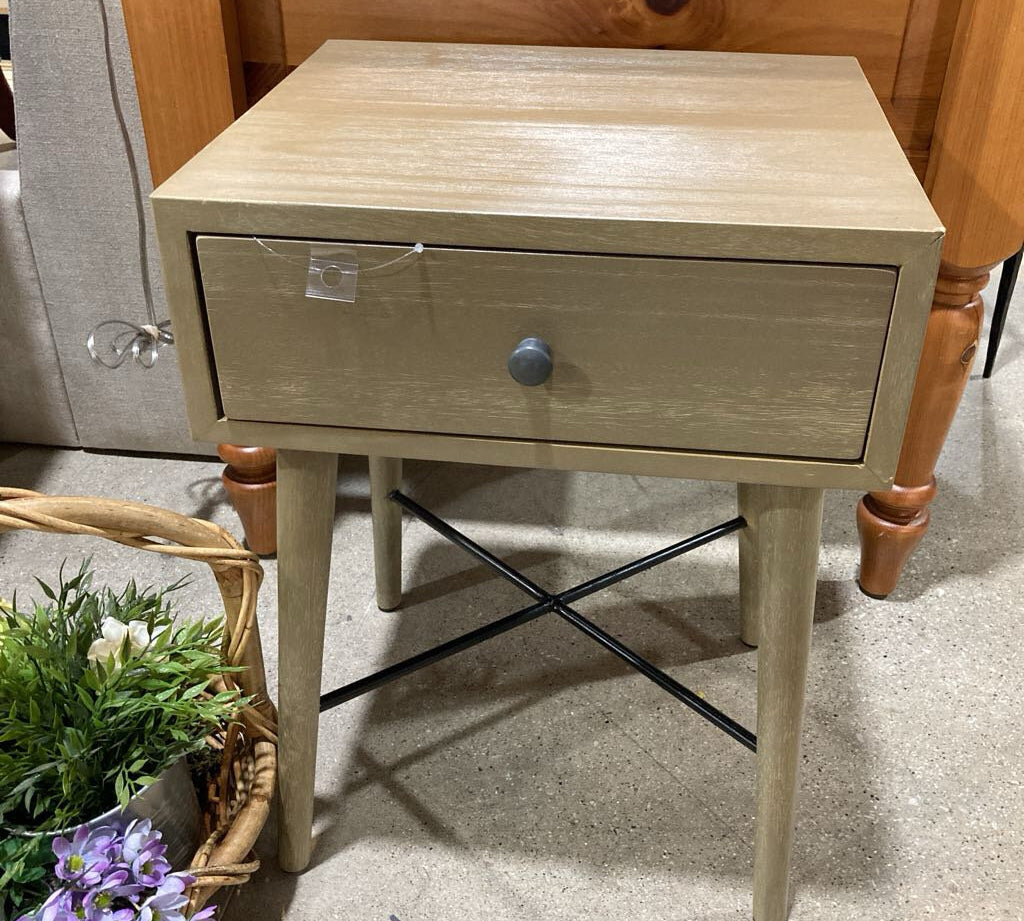 Deldridge 1-Drawer END/SIDE TABLE 16w14d22h
