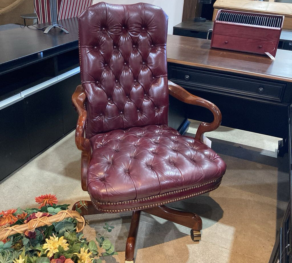 English Regency Tufted Executive Chair OFFICE CHAIRS Maroon 26w24d43h