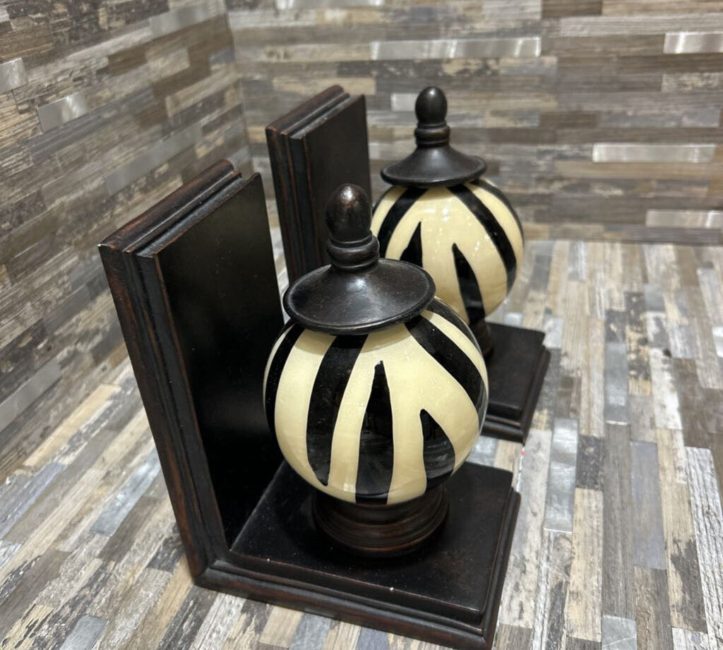Porcelain Orb Bookend Set Of 2 ACCESSORIES Black/White 6w4d8h