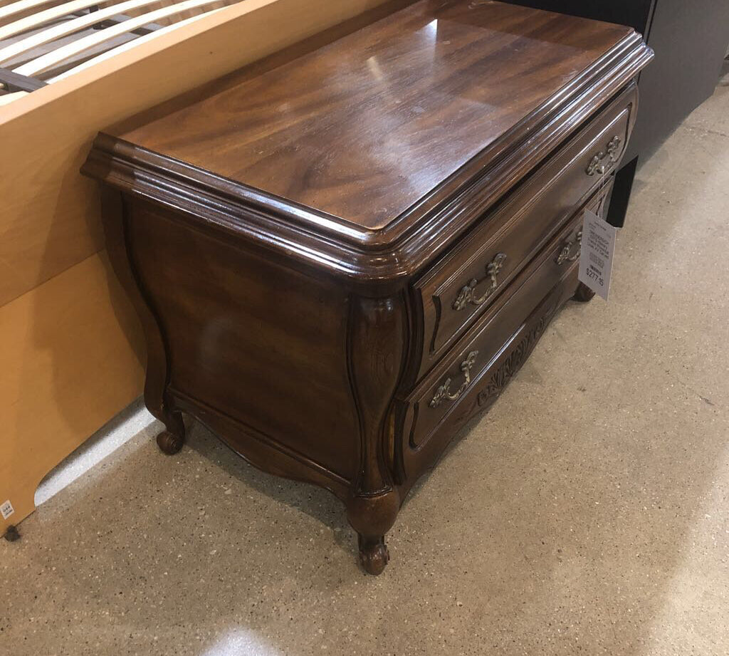 Hickory French Provincial Louis XV Carved Walnut 2-Drawer DRESSERS/CHESTS 38w20d24h