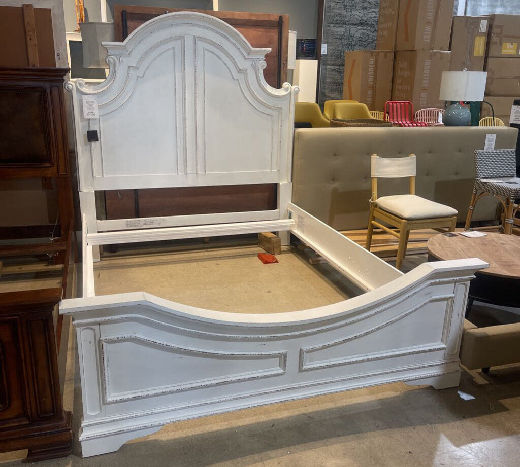 QUEEN Magnolia Manor Distressed BEDS White 68Wx92Dx69H