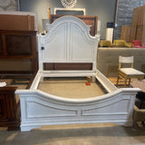 QUEEN Magnolia Manor Distressed BEDS White 68Wx92Dx69H