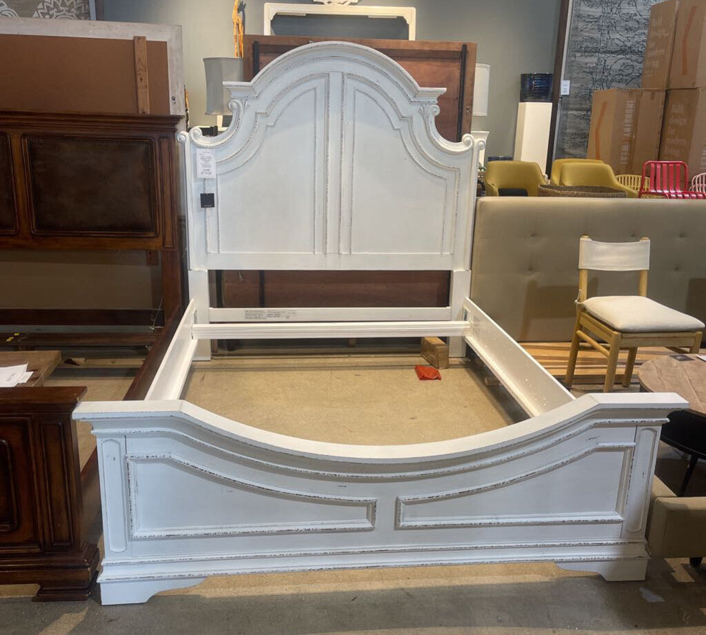 QUEEN Magnolia Manor Distressed BEDS White 68Wx92Dx69H