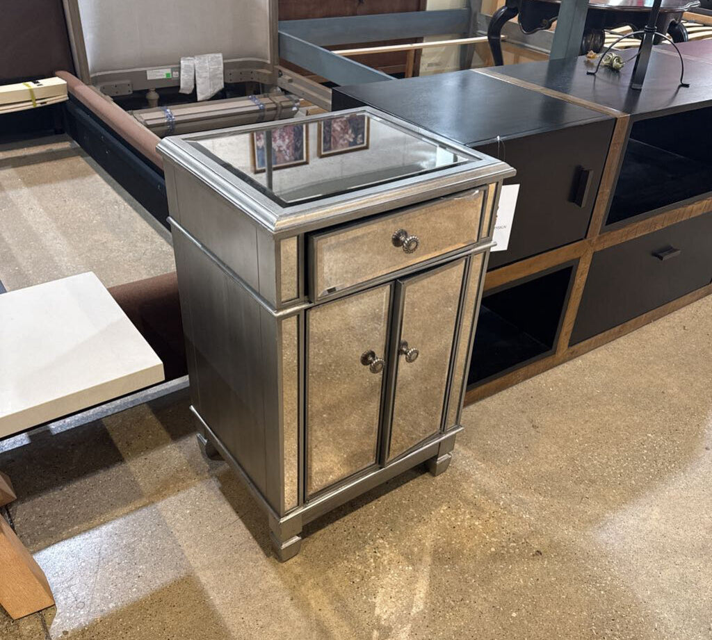 Pier 1 Hayworth Mirrored 1-Drawer CABINET 19w16d29.5h