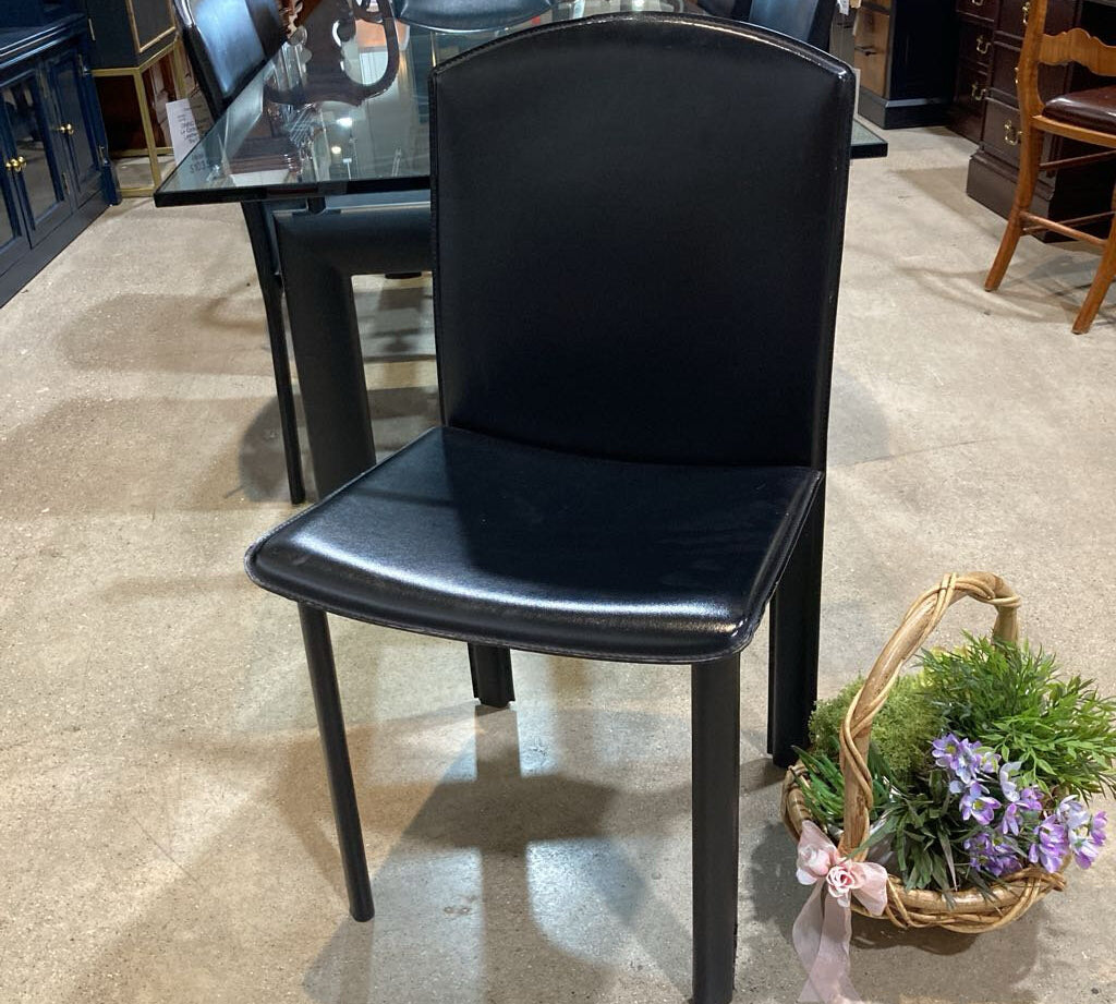 Le Corbusier LC6 Leather DINING CHAIRS Black 19w17d35h