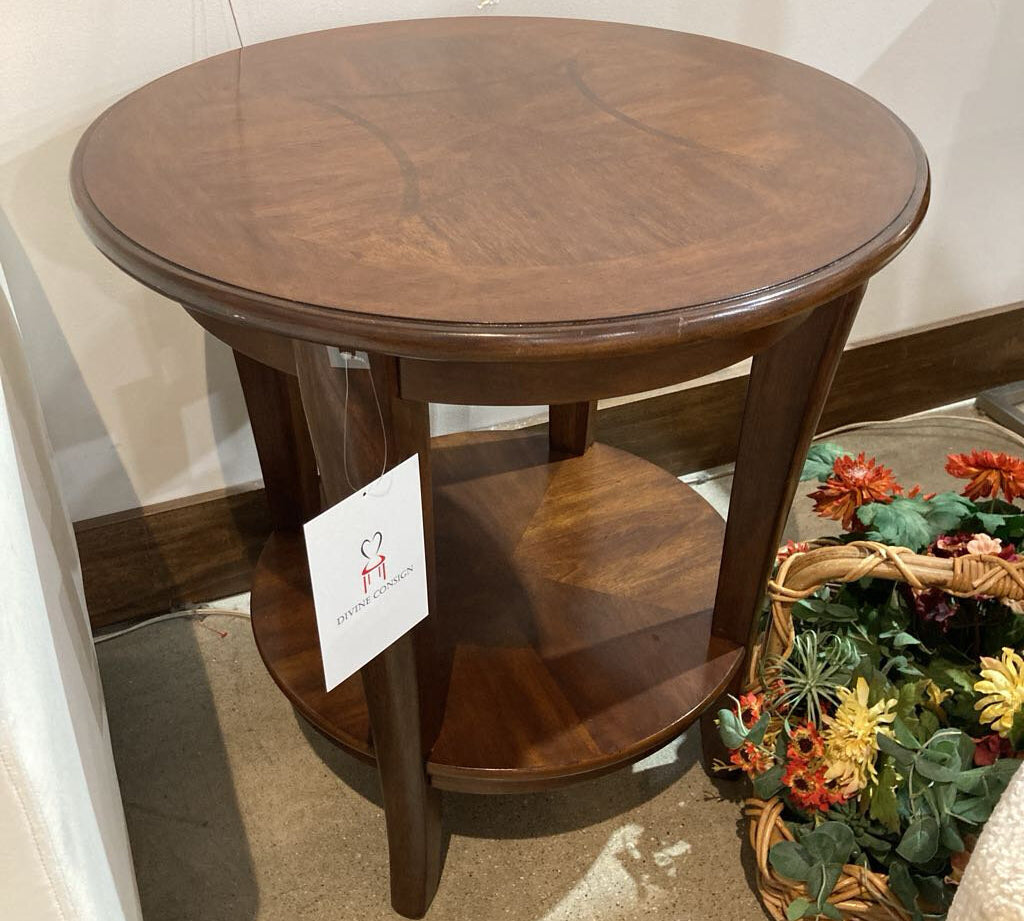 Transitional Wood 2-Tier SIDE TABLE 26Wx27H