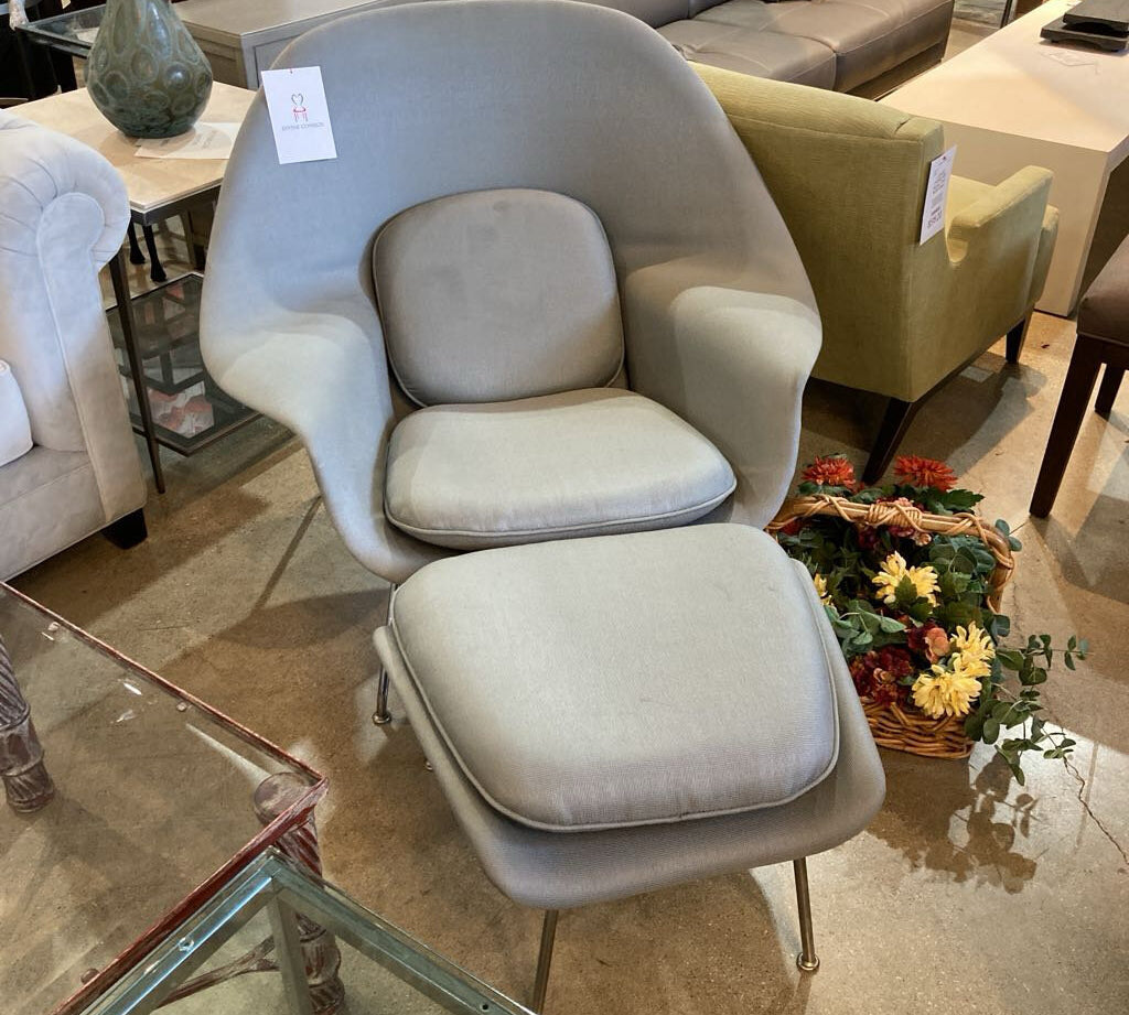 Knoll Saarinen Womb Chair w/ Ottoman LOUNGE CHAIRS 40w34d35.5h