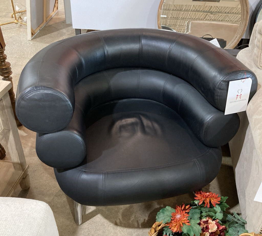 Bauhaus Eileen Gray Bibendum Leather CHAIR Black 29Wx32Dx39H