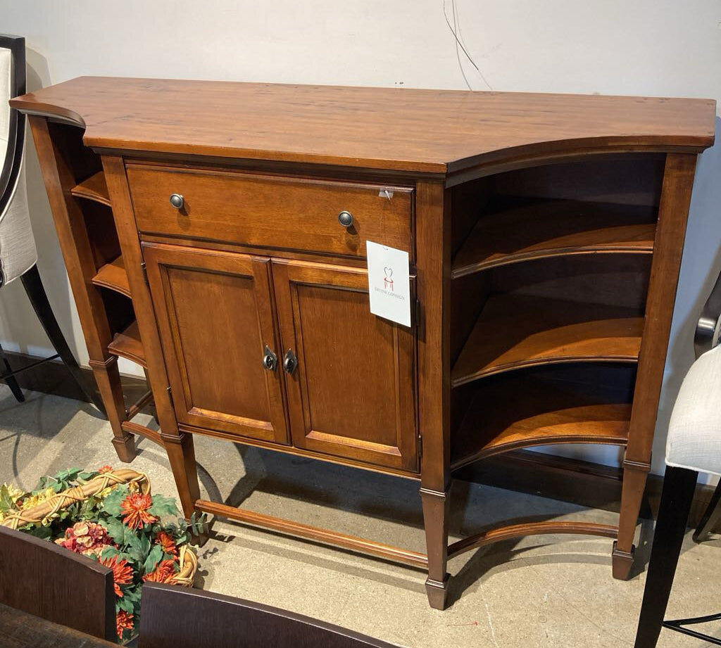 Williamsburg By Nichols & Stone Curved Maple BUFFET/SIDEBOARD 62w20d42h