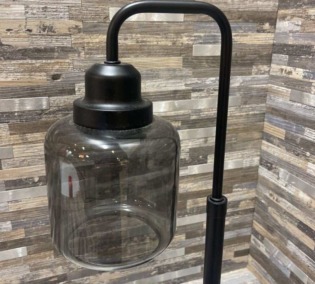 Petite Overhang w/ Glass Shade & USB Port TABLE LAMP 8Wx6Dx18H