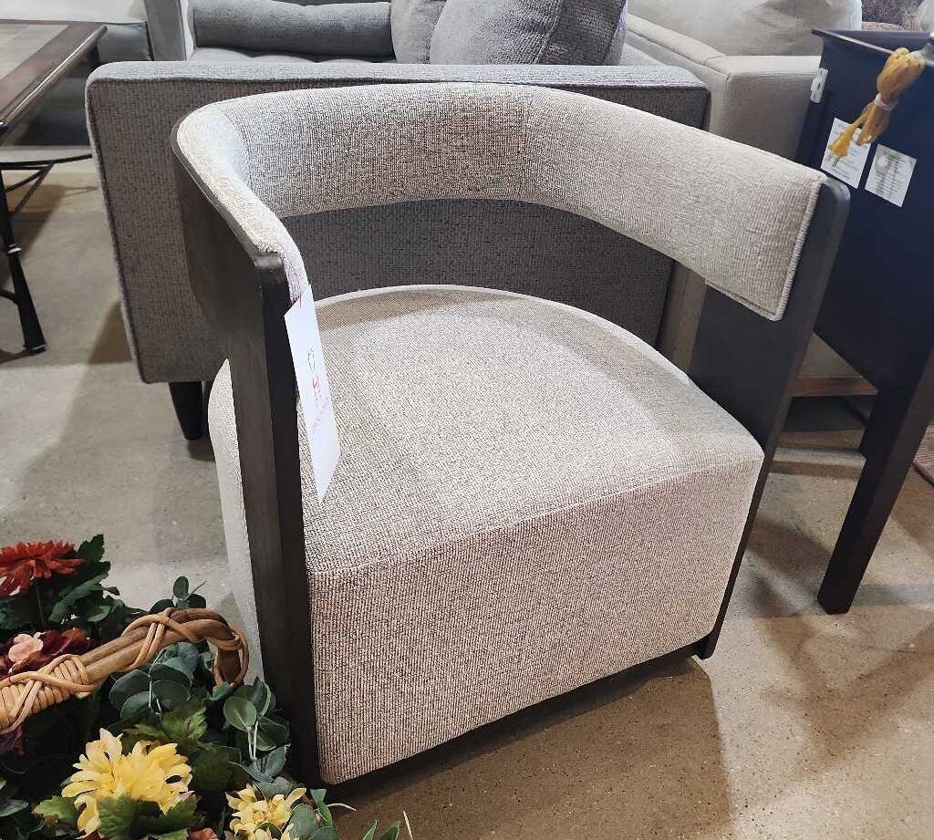 James Swivel Accent Chair LOUNGE CHAIRS 23w22d27h