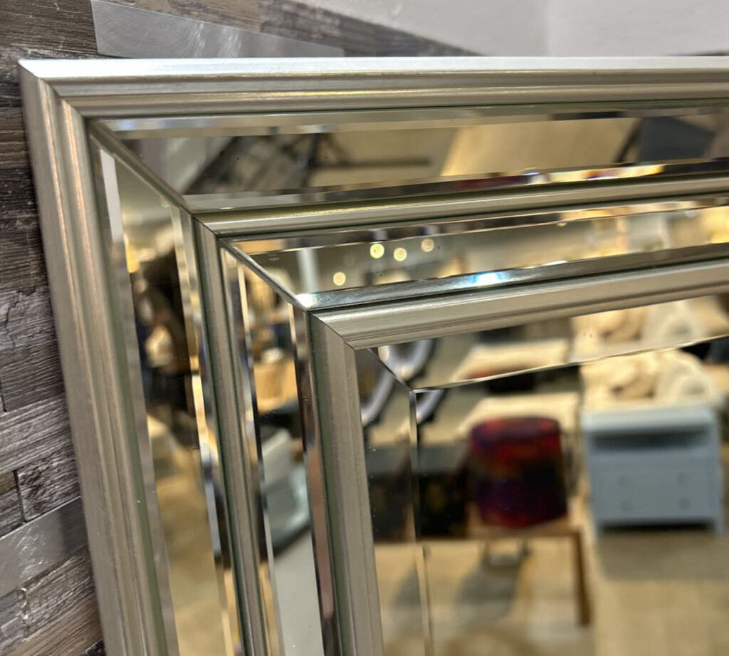 Rectangular Wall Mirror w/ Wood Accents MIRRORS 27x33