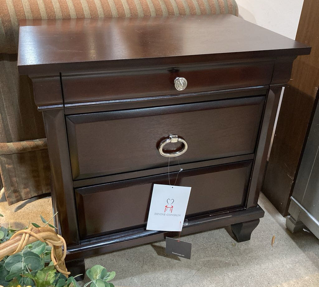 Triton 3-Drawer NIGHTSTAND Cappuccino 26w16d26h