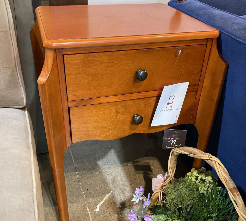 Wilshire Olive Ash Burl Accent Table END/SIDE TABLE 22w18d27h