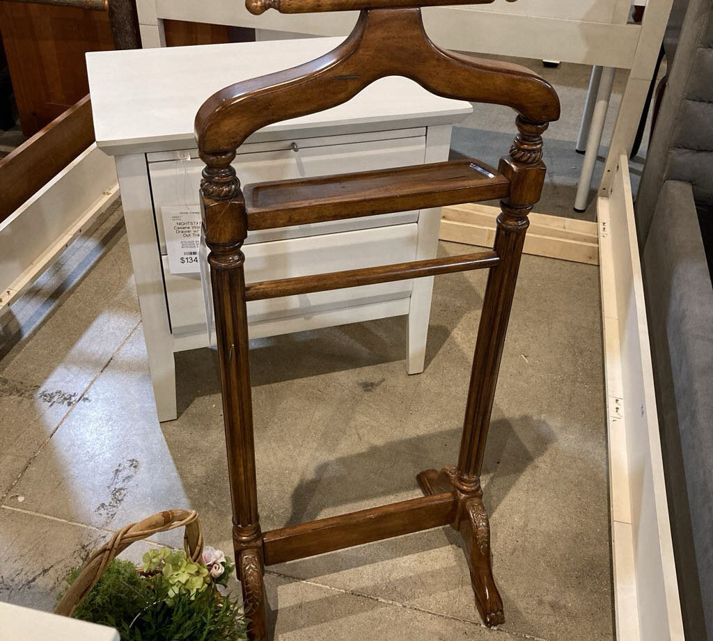 Wooden Valet Stand FURNITURE 18w14d43h