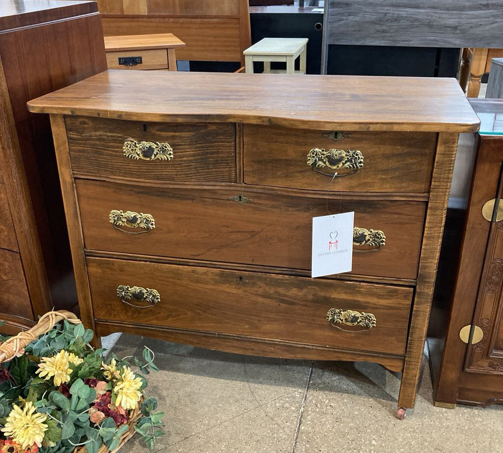 Antique Oak Mobile 4-Drawer DRESSERS/CHESTS 39.5w18.5d32.5h